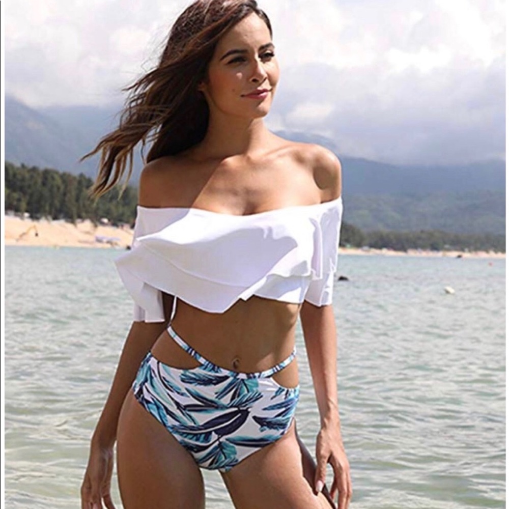 NWT Off the shoulder ruffle top bikini!